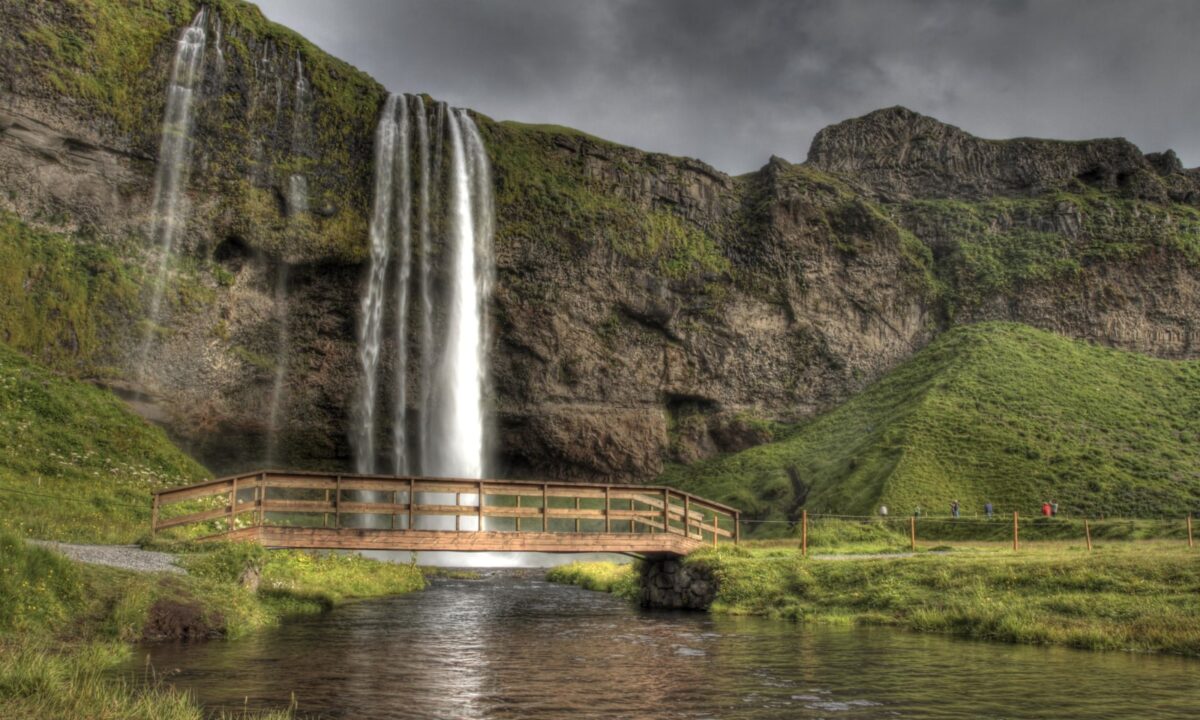 seljalandsfoss-waterfal