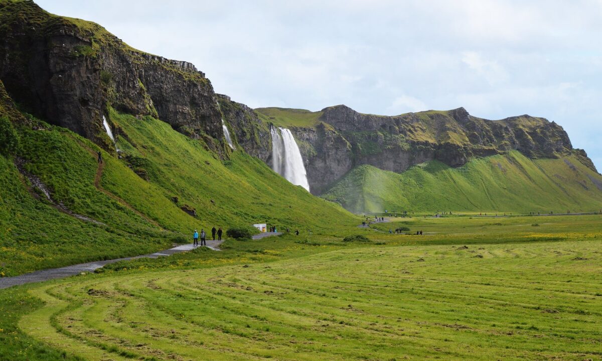 seljalandsfoss-waterfal