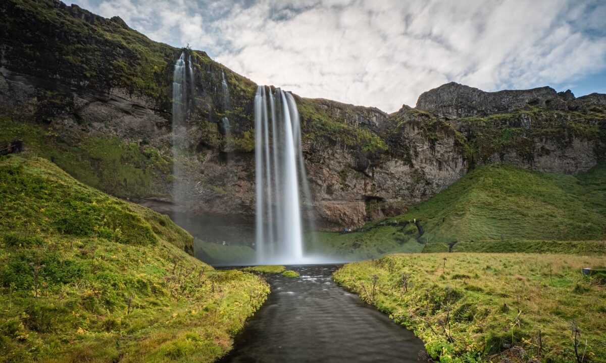 seljalandsfoss-waterfal